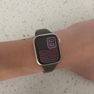 Silver Apple Watch Series 8 41mm